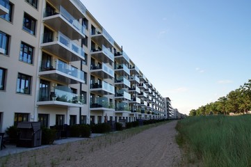 Fototapeta premium Das ehemalige KdF-Seebad Prora wird umgebaut. Es entstehen Eigentums- und Ferienwohnungen.