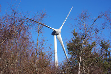 éolienne  dans la nature ardéchoise