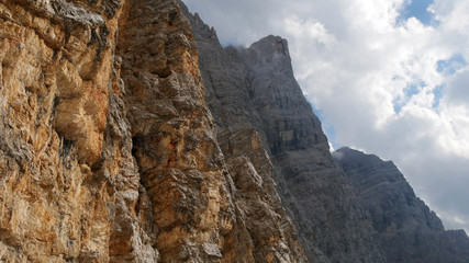 Fototapeta na wymiar Pareti di roccia sul monte Pelmo in Dolomiti