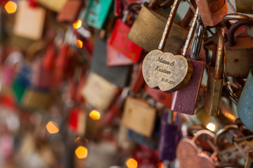 Vorhängeschlösschen als Symbol der ewigen Liebe