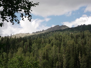 Kuznetsk Alatau, podnebesnye zubja.