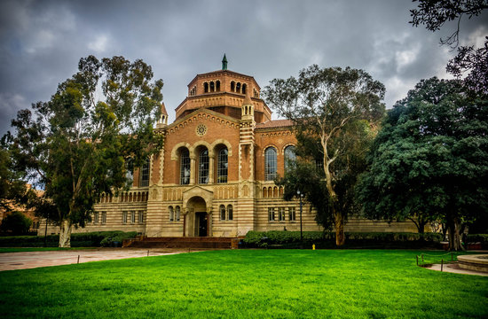 Powell Library in UCLA