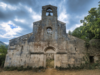 Fototapeta premium Ruins of Santa Maria di Cartegnano (Abruzzi, Italy)