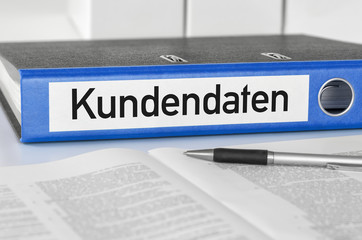 Aktenordner mit der Beschriftung Kundendaten