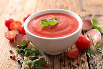 bowl of tomato sauce