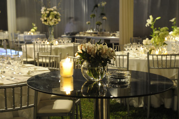 table decorated with flowers for weddings