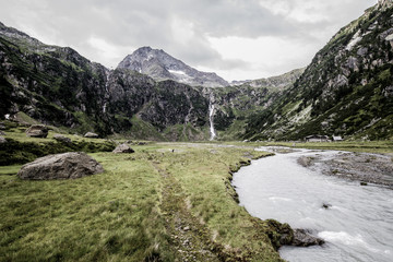 Fototapeta na wymiar The stony valley of the Sulzenaualm in the Stubai alps