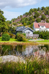 Fototapeta na wymiar Beautiful house in Scandinavia and a lake 