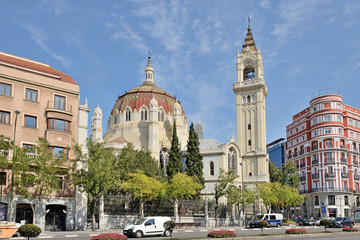 Church of San Manuel y San Benito, Madrid, Spain  - obrazy, fototapety, plakaty