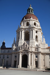 Fototapeta na wymiar Grand entrance to the historic Pasadena city hall building in southern California.