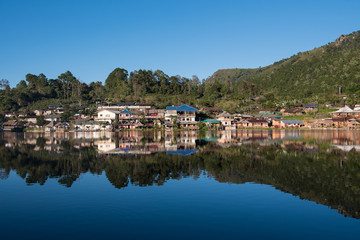 Fototapeta premium Yunnan Chinese village in the north of Thailand with mountain background