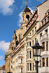 Fototapeta na wymiar Dresdner Altstadt mit wunderschönen Hausfassaden