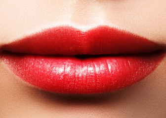Obraz premium Sexy bright lips. Close-up Lips with juicy pink Make-up. Fashion magenta Makeup. Macro Beauty. Augmentation Treatment