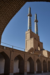 Obraz premium Friday mosque from under arch of entrance gate, Yazd, Iran.