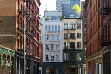 Historische gebouwen op de kruising van Crosby en Howard Street in de SOHO-buurt van Manhattan, New York City NYC