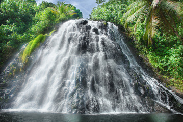 Obraz premium Kepirohi Waterfall located in Madolenihm Municipality, Pohnpei, Micronesia. 