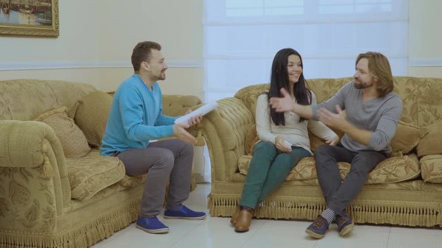 Married couple makes peace at the psychologist's reception