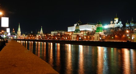 Obraz premium View of Moscow Kremlin river at night. Moscow, Russia/ See Moscow river, Moscow Kremlin wall, Kremlin Palaces, Orthodox Christian Churches, Bell tower of Ivan Great