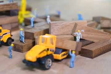 Obraz premium Industrial and construction concepts with miniature workers