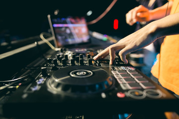 DJ