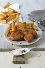 Backhendl vom Stubenküken mit selbstgemachten Pommes 
