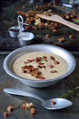 Selleriesuppe mit Croutons