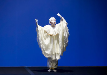 白い男　ピエロ