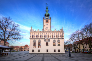 Obraz premium Old town square with historical town hall in Chelmno at dusk, Poland