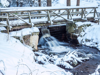Rissbrücke an den Rissfällen im Winter