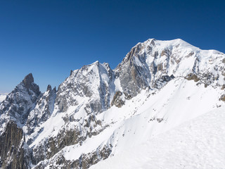 Fototapeta na wymiar Monte Bianco alta montagna 