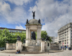 Fototapeta na wymiar Queen Victoria Monument, Liverpool, UK.