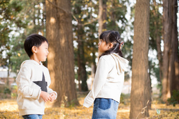 自然の中の子供