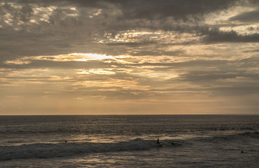 Obraz premium SURFER IN SUNSET