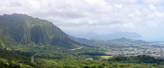 Fototapeta na wymiar Panorama view from Monalula Ridge to Kualoa