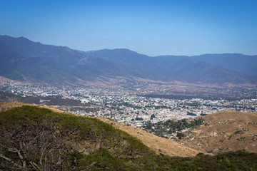 Vue sur la ville de Oaxaca depuis Monte Alb&aacute;n