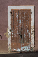 Old wooden door on a street in Roussillon