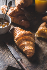 Délicieux croissants pour le petit déjeuner