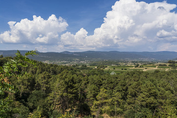 Obraz premium Provencal countryside in the vicinity of Roussillon