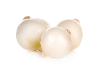 Obraz na płótnie Canvas Ripe onions on white background