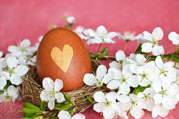 Easter card with Easter egg and spring flowers