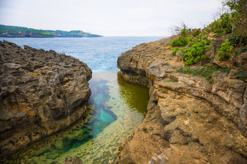 Obraz premium Angel's Billabong is natural infinity pool on the island of Nusa Penida next to Bali, Indonesia