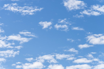 Fototapeta premium clear blue sky with plain white cloud with space for text.