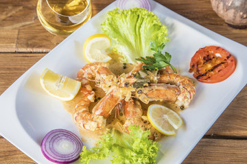 Cooked shrimps with sauce