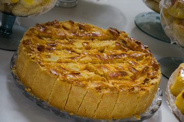 Torta Salgada em mesa de festa