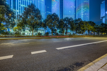 Obraz premium Empty asphalt road through modern city in Shanghai, China.