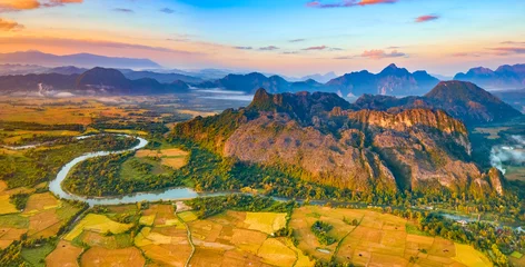 Fotobehang Luchtfoto van de velden, de rivier en de bergen. Prachtig landschapspanorama. Laos. © Olga Khoroshunova