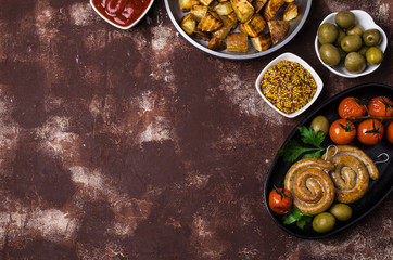 Round fried sausages with vegetables