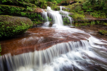 Obraz premium Tat Vimarn Thip Waterfall