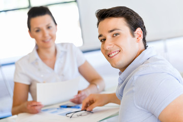 Obraz premium Young man in casual in office