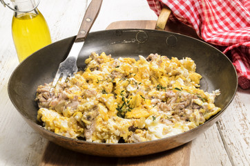 grilled pig brain with scrambled egg in a pan